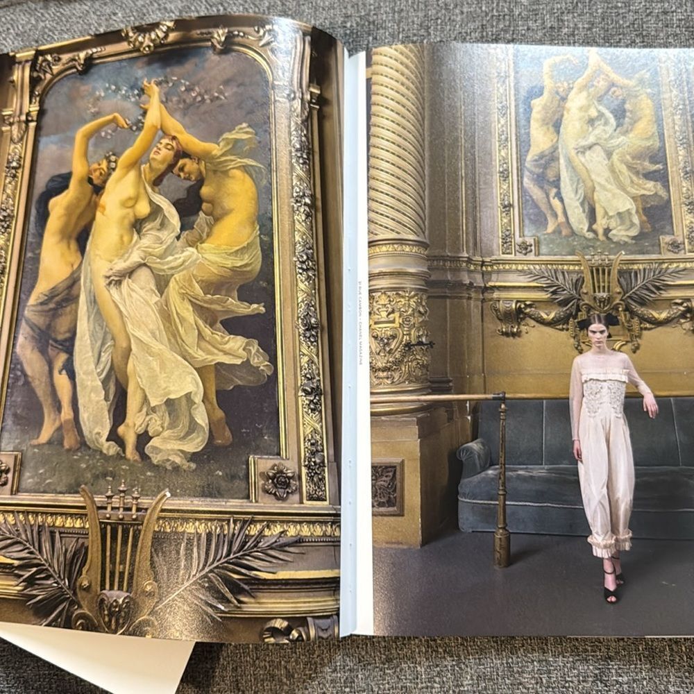 CHANEL Black Fashion Editorial Book - Picture 5 of 5